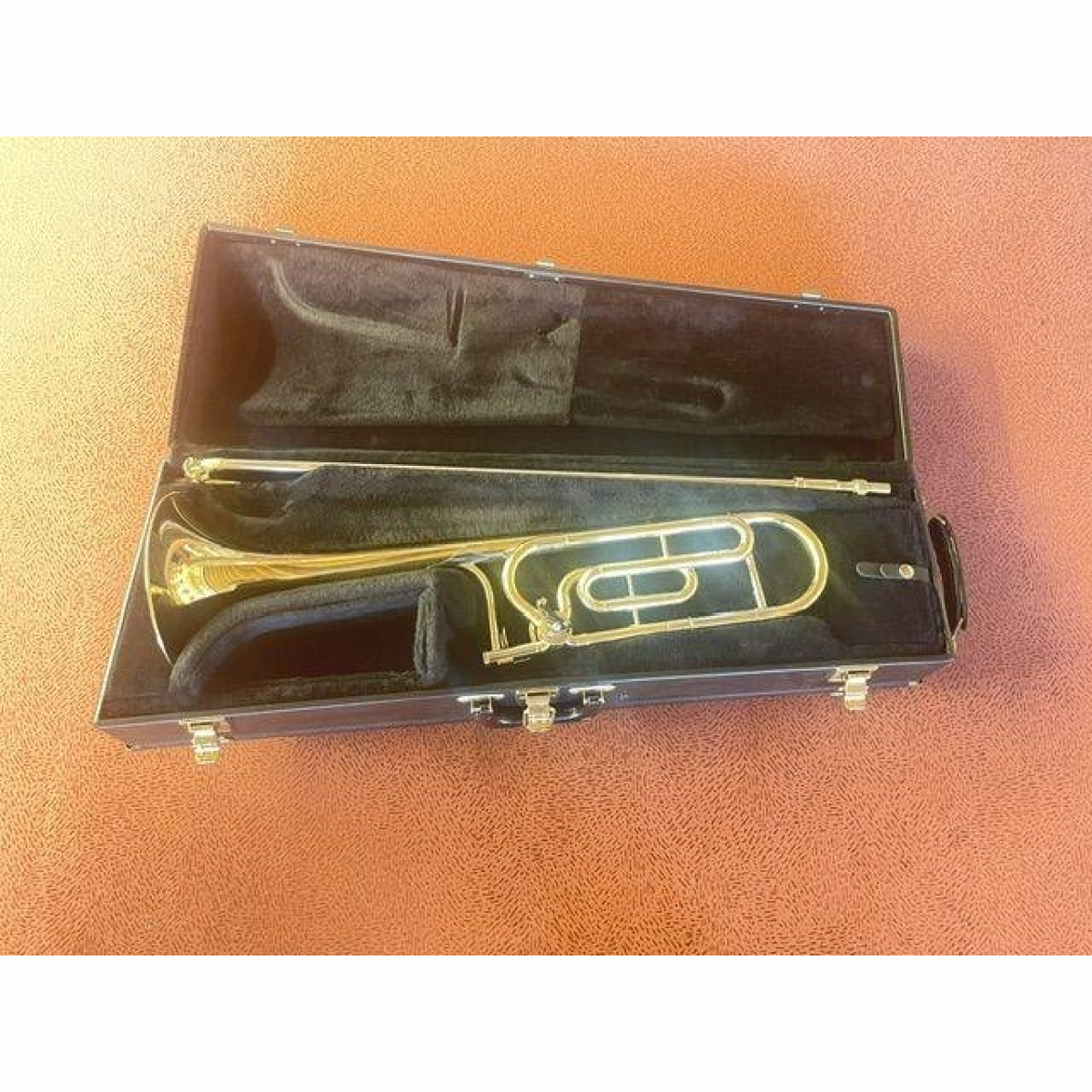 2103F Posaune Quart Lack mit Etui 2103F Posaune Quart Lack mit Etui