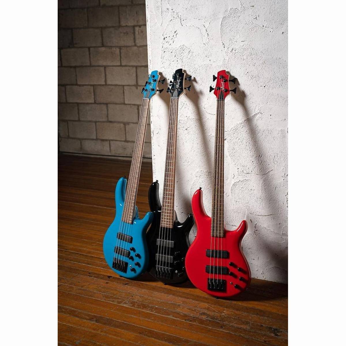 C4 Deluxe Candy Red Bass Gitarre