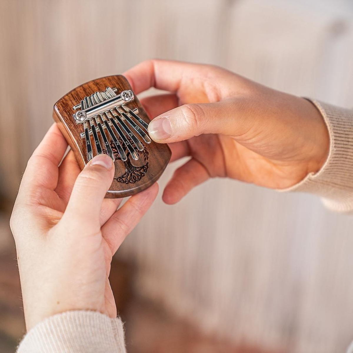 KL801TOL Kalimba 8 Töne Tree of Life KL801TOL Kalimba 8 Töne Tree of Life