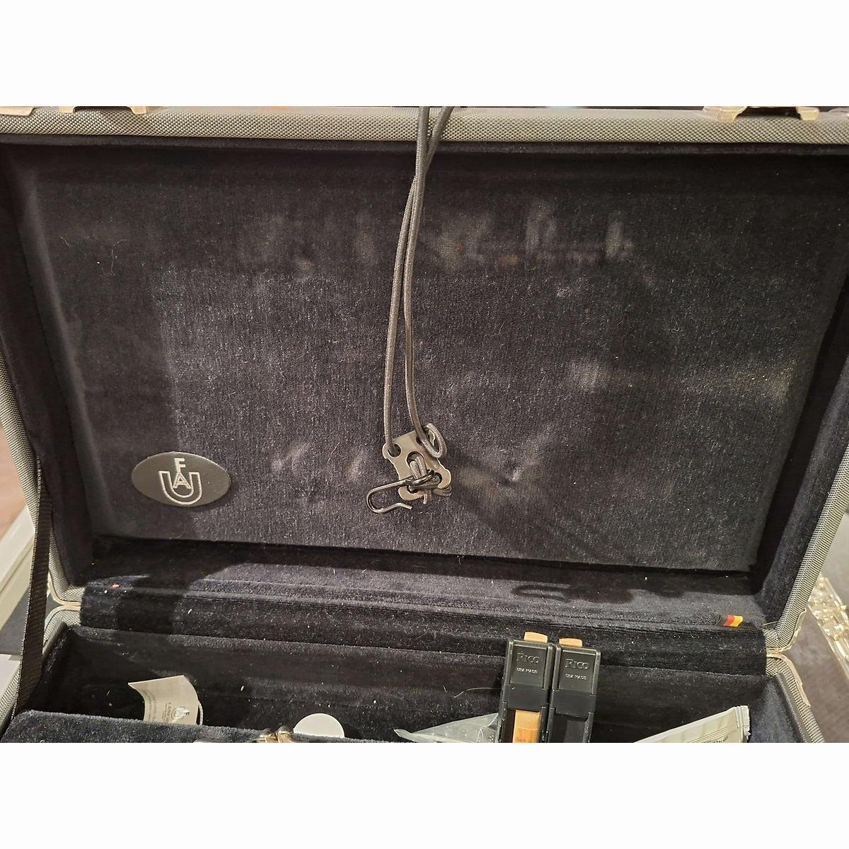 Klar./B Uebel 621 mit Koffer