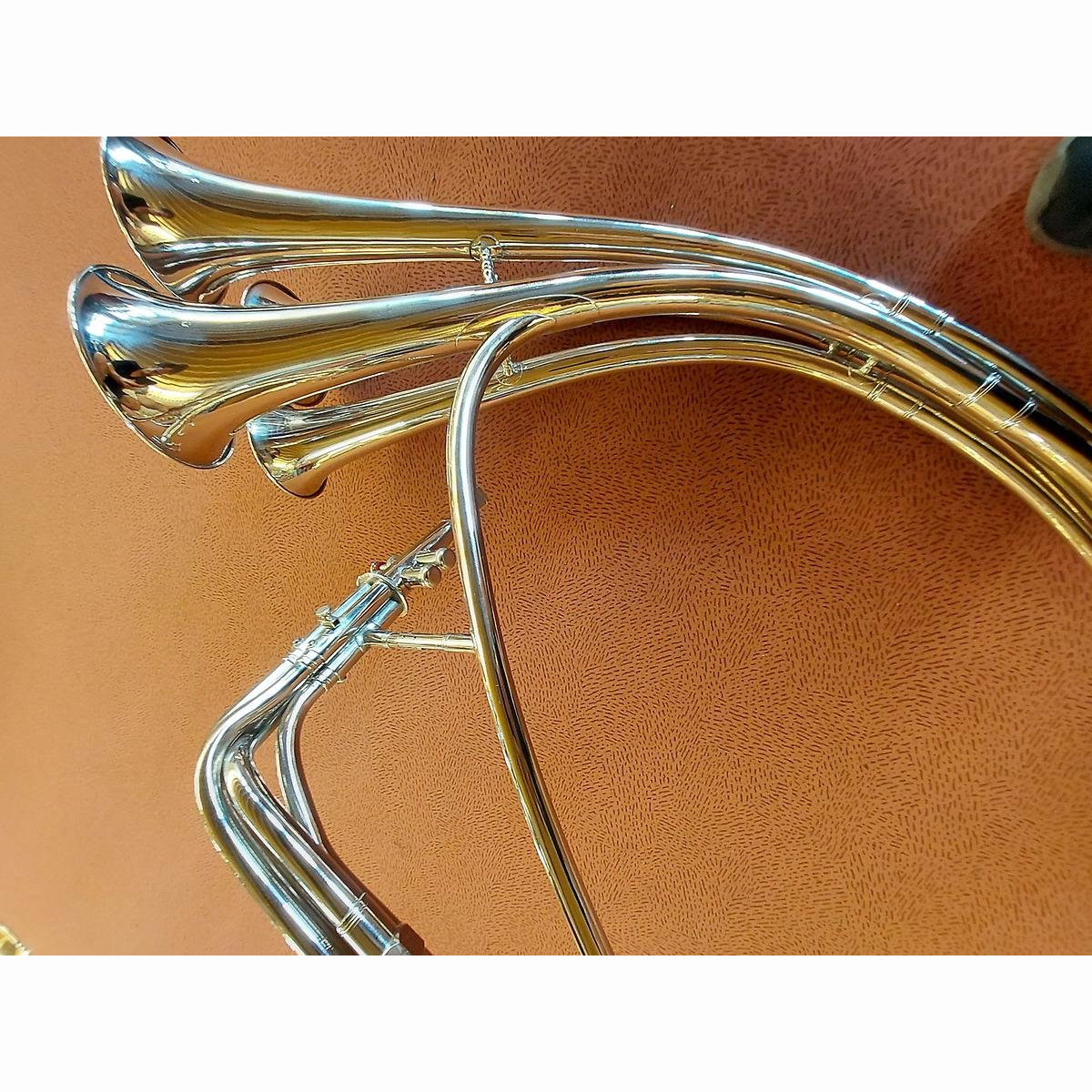 Schalmei Kontrabass/ Helikon Voigt Schalmei Kontrabass/ Helikon Voigt